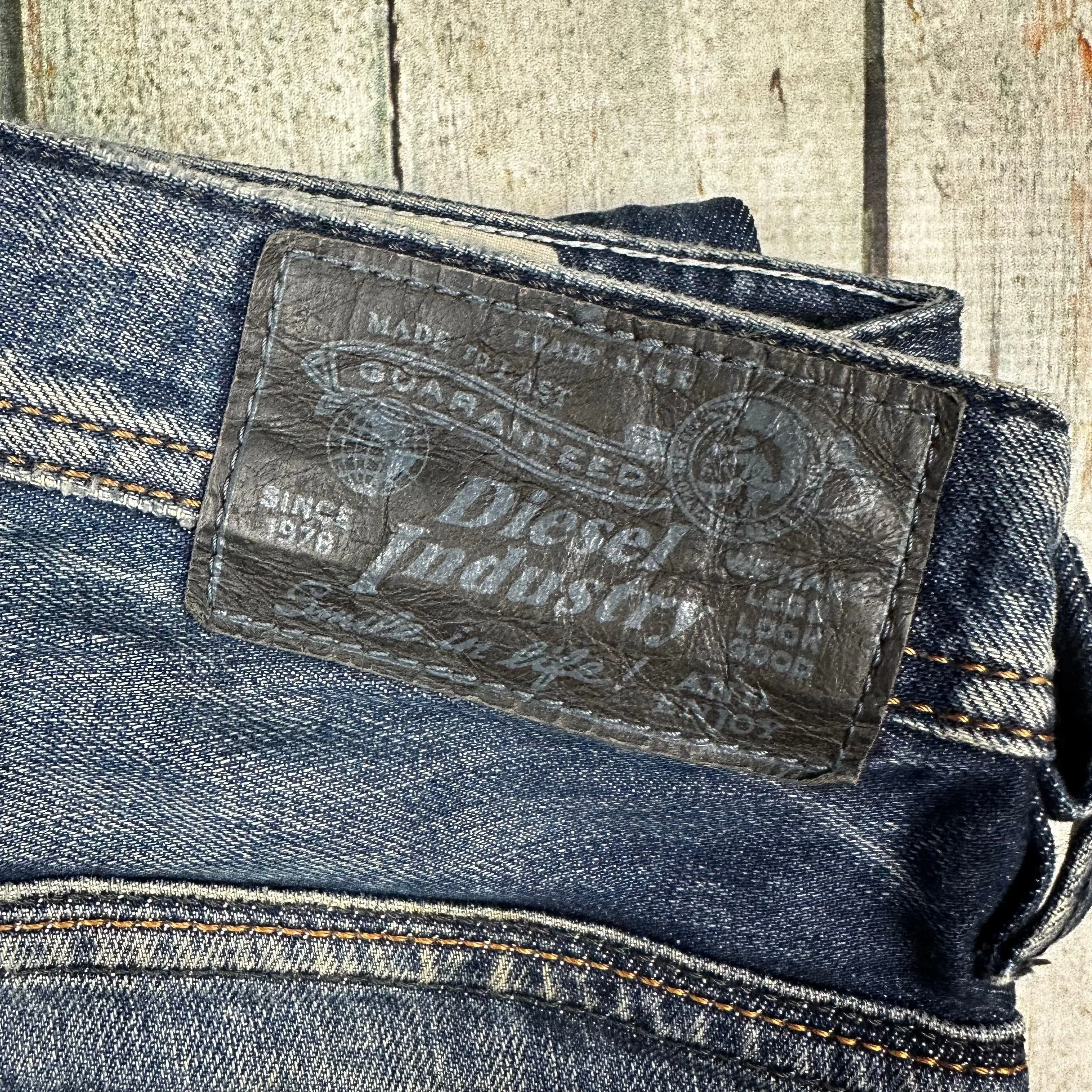 Diesel 'Thanaz' Slim Straight Mens Jeans - Size 30/32