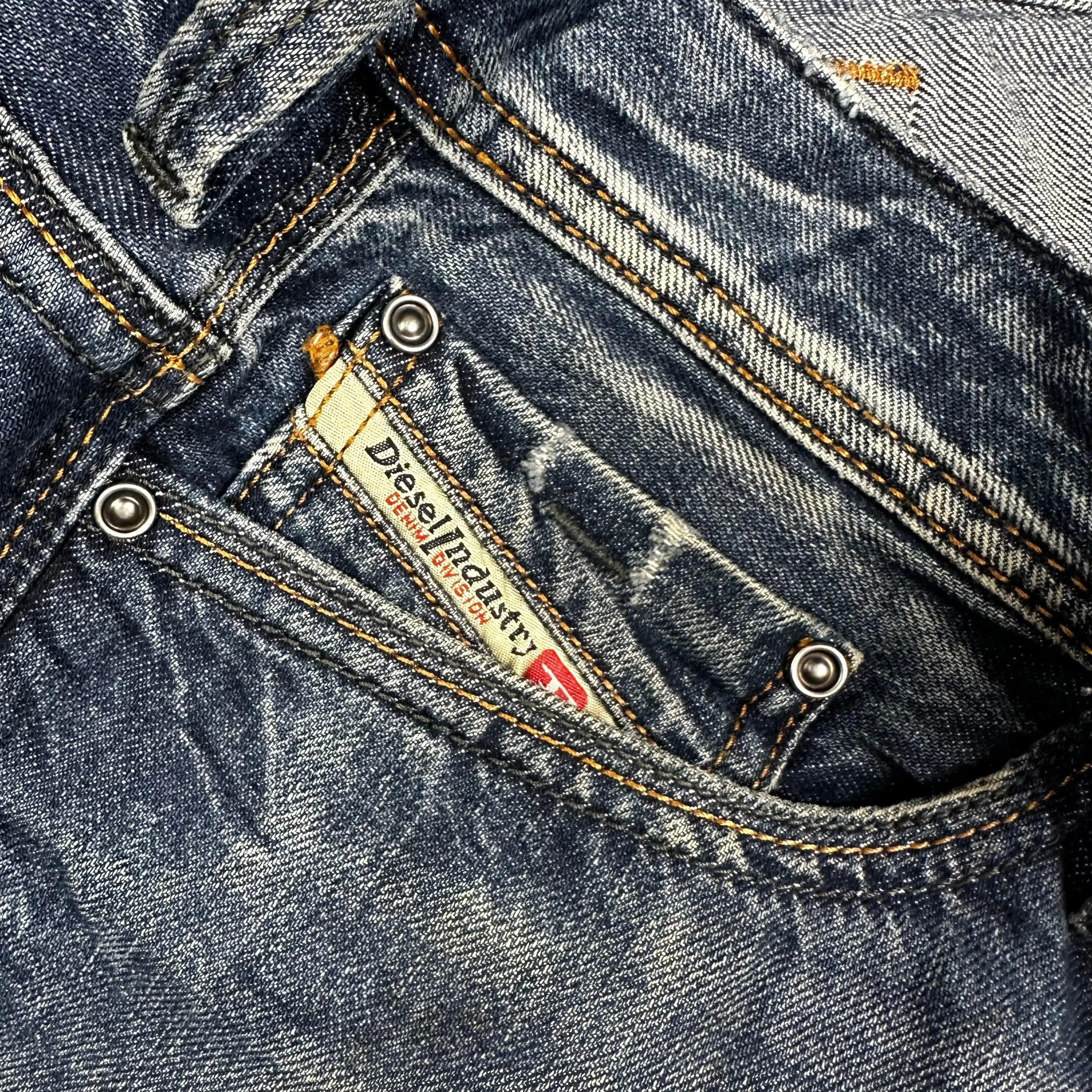 Diesel 'Thanaz' Slim Straight Mens Jeans - Size 30/32
